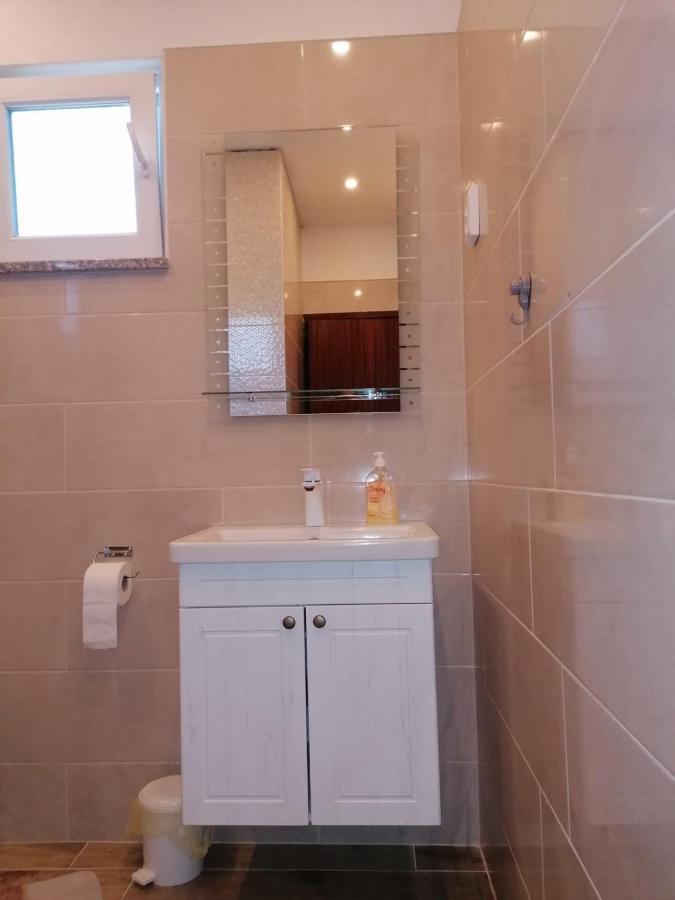 Apartmani Valerija I Joso Бибине Екстериор снимка