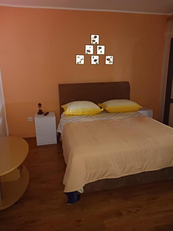 Apartmani Valerija I Joso Бибине Стая снимка