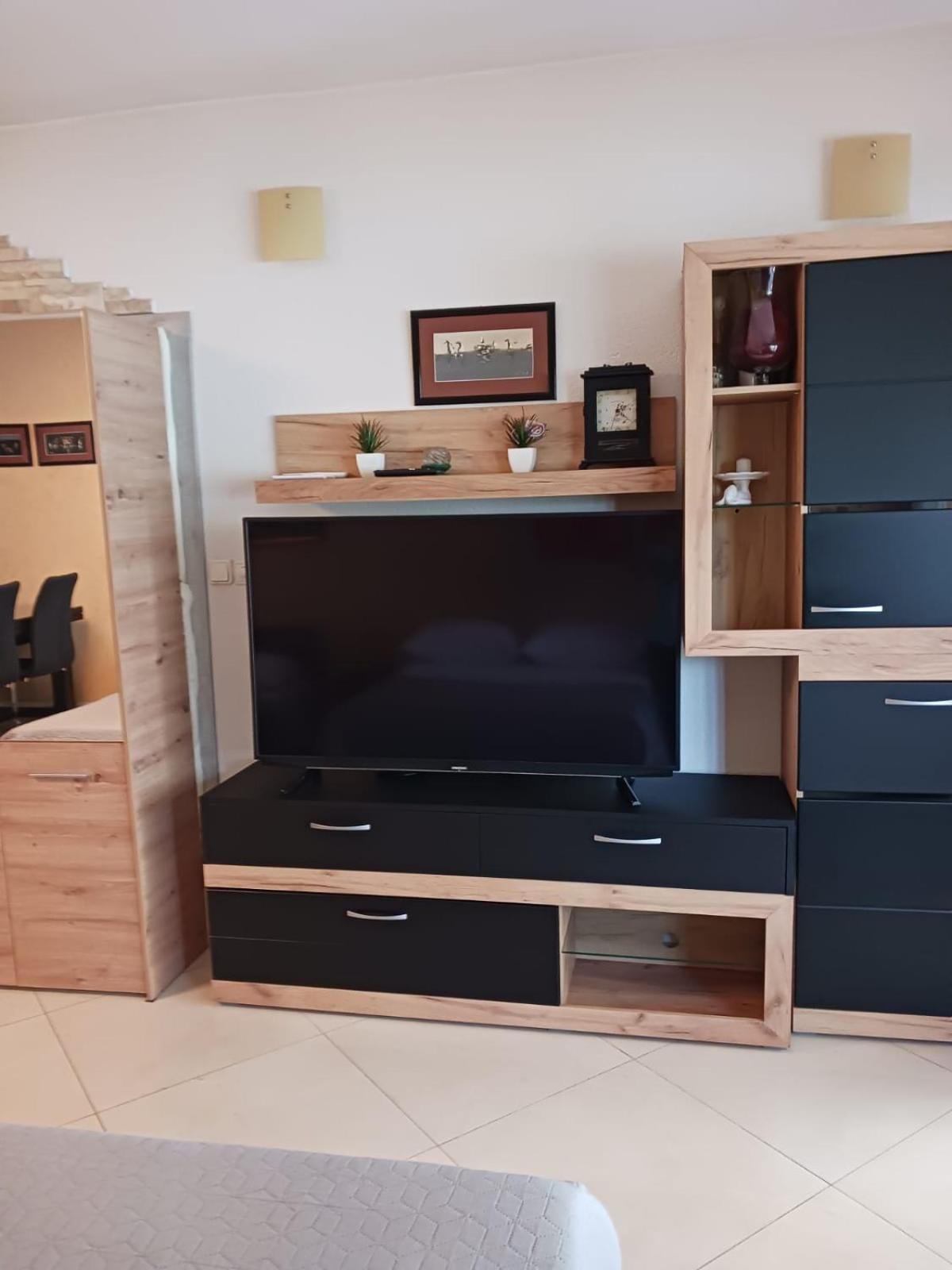 Apartmani Valerija I Joso Бибине Стая снимка