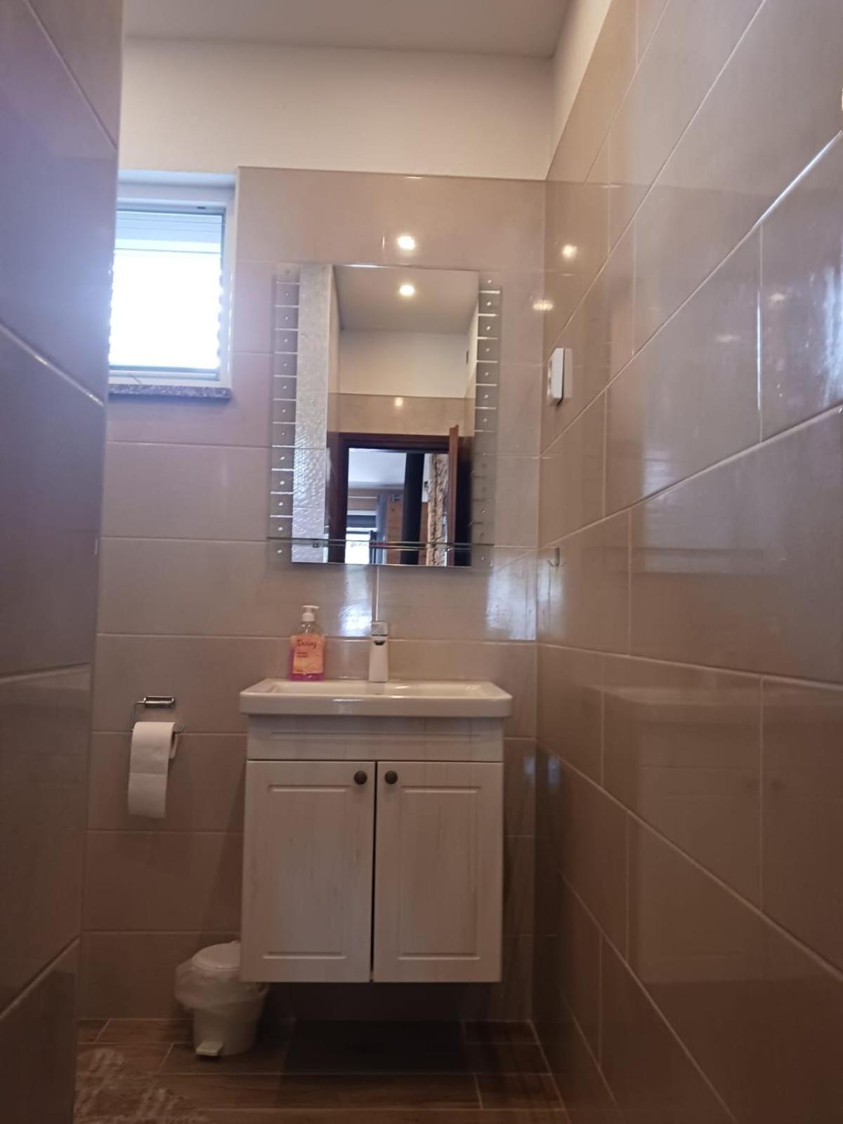 Apartmani Valerija I Joso Бибине Стая снимка