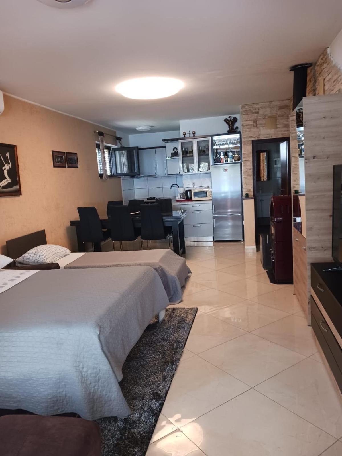 Apartmani Valerija I Joso Бибине Стая снимка
